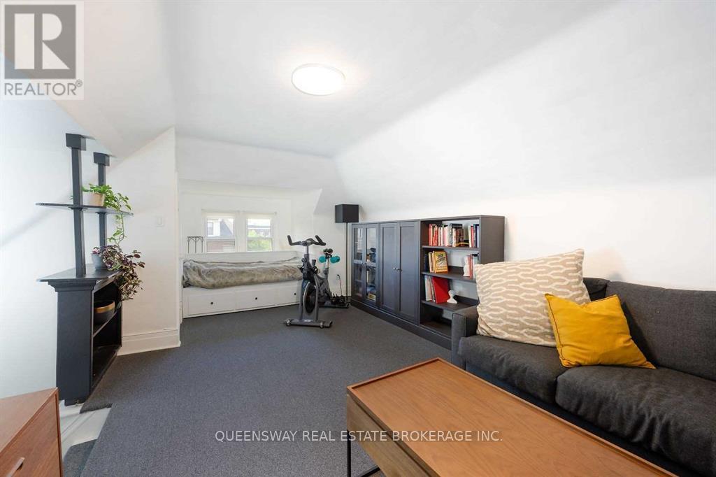 Upper - 17 Fairholt Road S, Hamilton, Ontario  L8M 2T2 - Photo 10 - X12820204