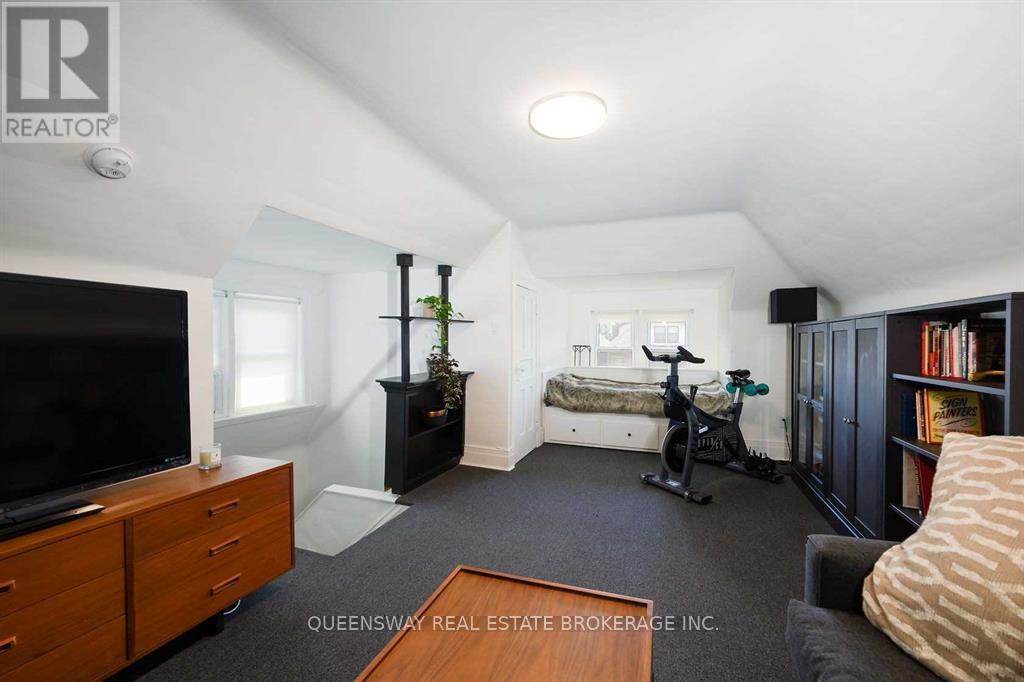 Upper - 17 Fairholt Road S, Hamilton, Ontario  L8M 2T2 - Photo 11 - X12820204