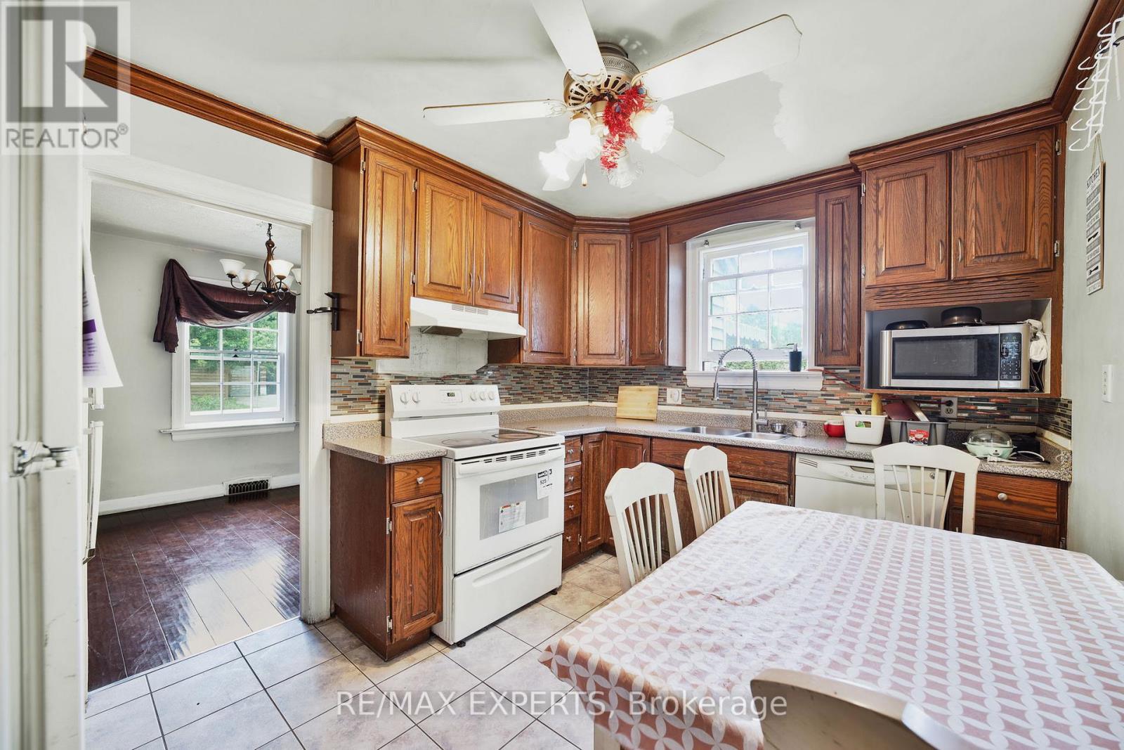 6198 Delaware Street, Niagara Falls, Ontario  L2G 2E8 - Photo 12 - X12820206