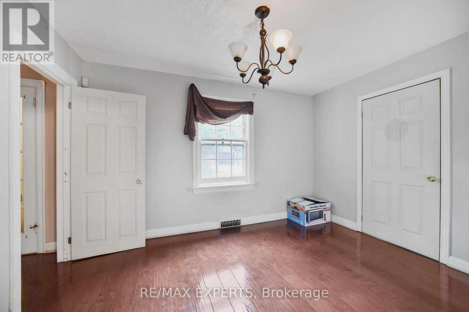 6198 Delaware Street, Niagara Falls, Ontario  L2G 2E8 - Photo 7 - X12820206