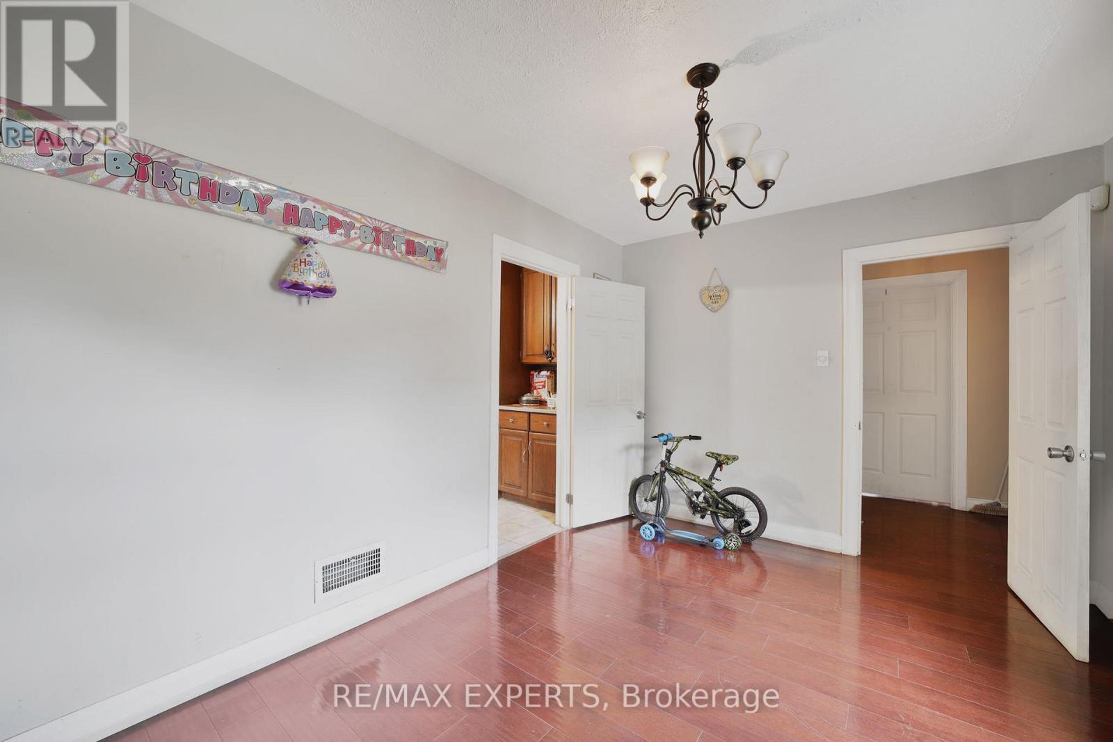 6198 Delaware Street, Niagara Falls, Ontario  L2G 2E8 - Photo 8 - X12820206