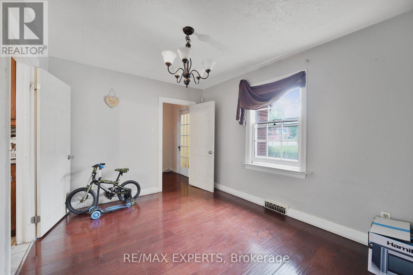 6198 Delaware Street, Niagara Falls, Ontario  L2G 2E8 - Photo 9 - X12820206