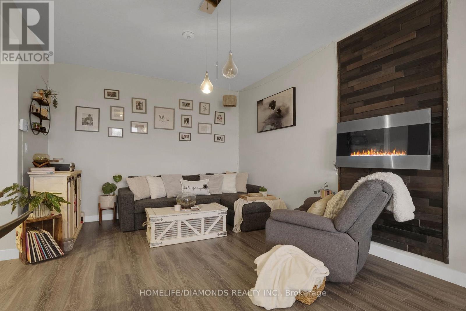 985 West Village Square, London North, Ontario  N6H 5J9 - Photo 12 - X12820232