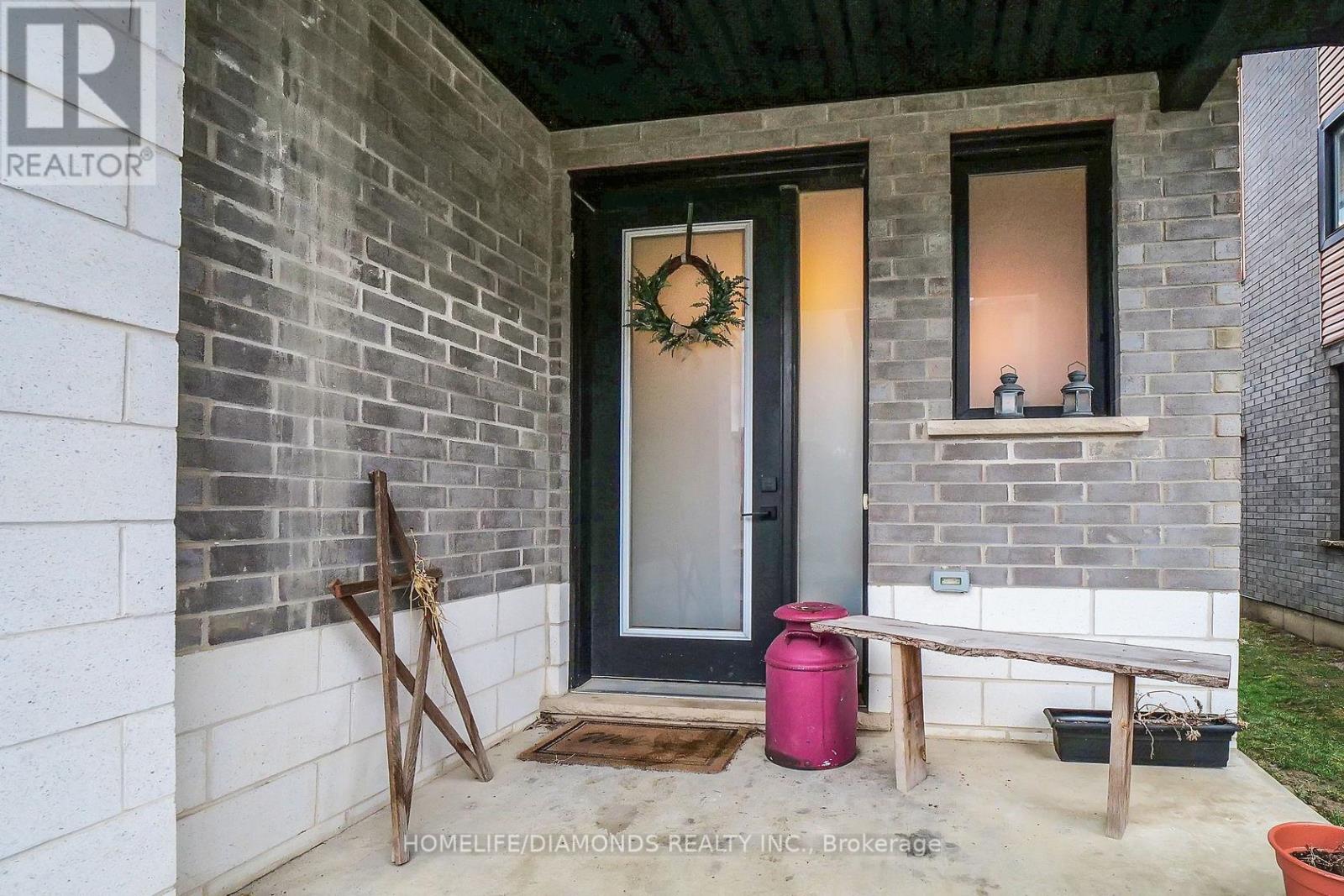 985 West Village Square, London North, Ontario  N6H 5J9 - Photo 3 - X12820232