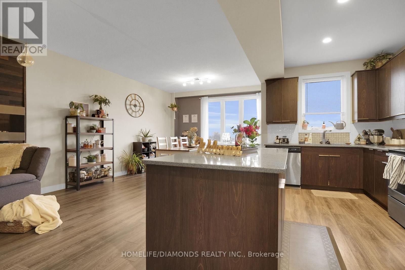 985 West Village Square, London North, Ontario  N6H 5J9 - Photo 6 - X12820232