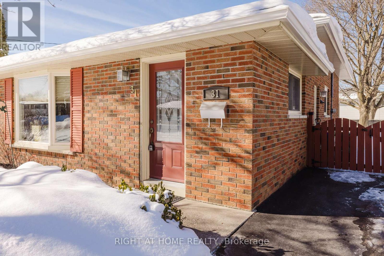 31 Thorncliffe Drive, Belleville, Ontario  K8P 4L3 - Photo 2 - X12820266