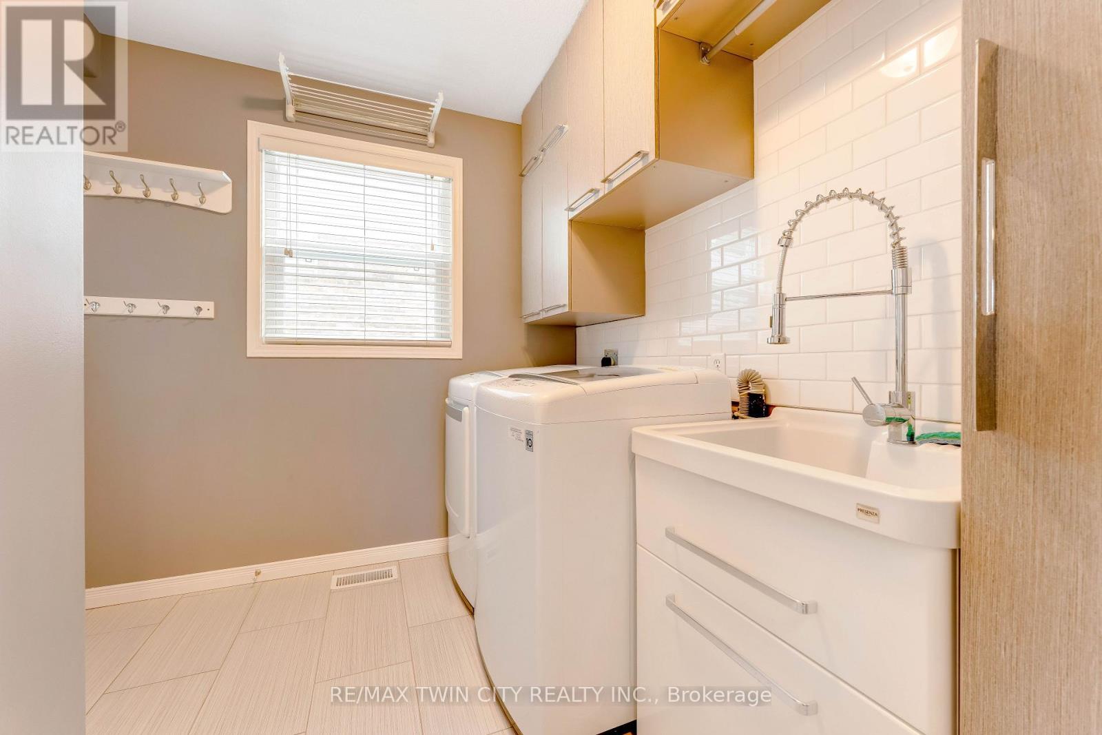 505 Snowdrop Court, Kitchener, Ontario  N2E 4G4 - Photo 14 - X12820352