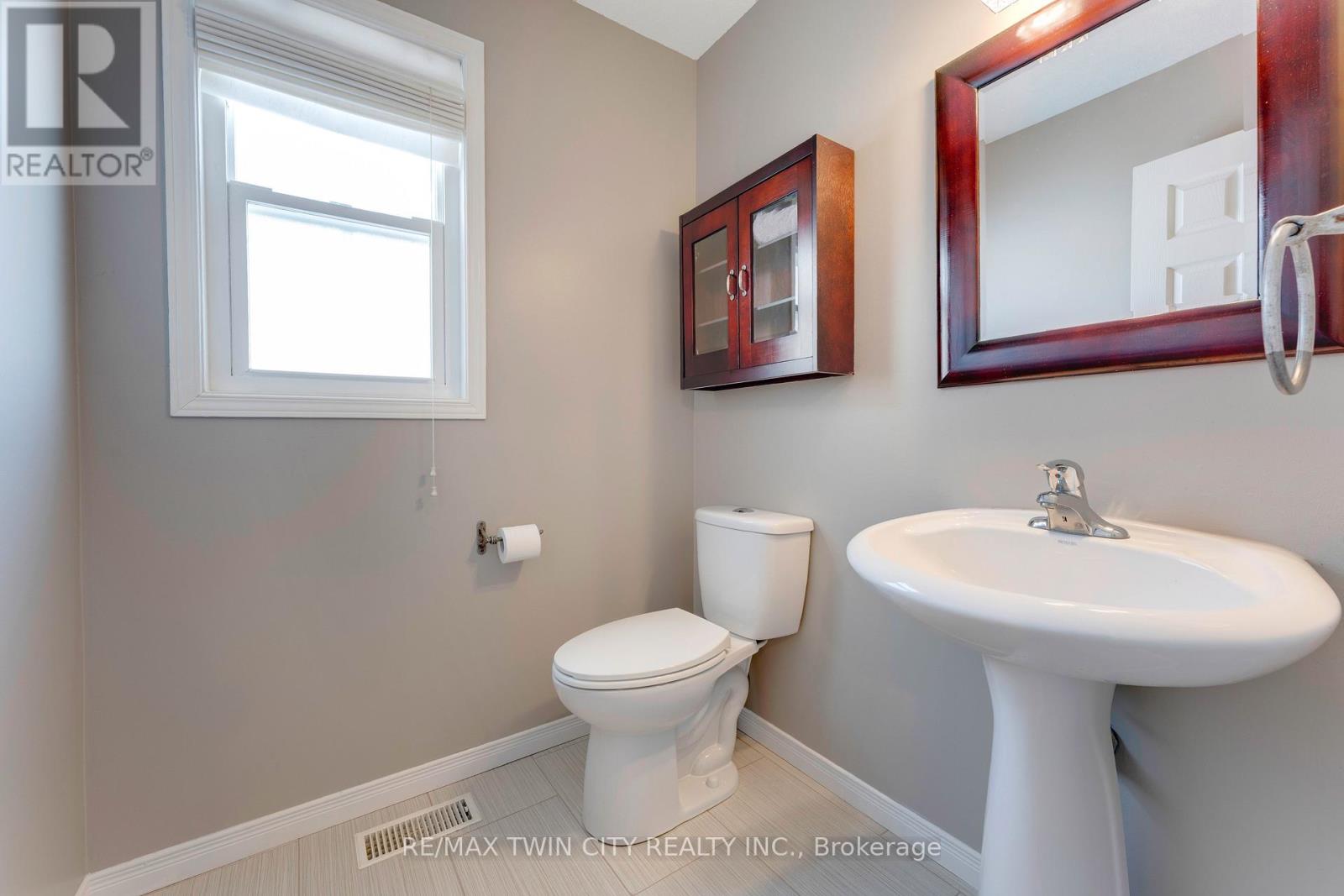 505 Snowdrop Court, Kitchener, Ontario  N2E 4G4 - Photo 16 - X12820352