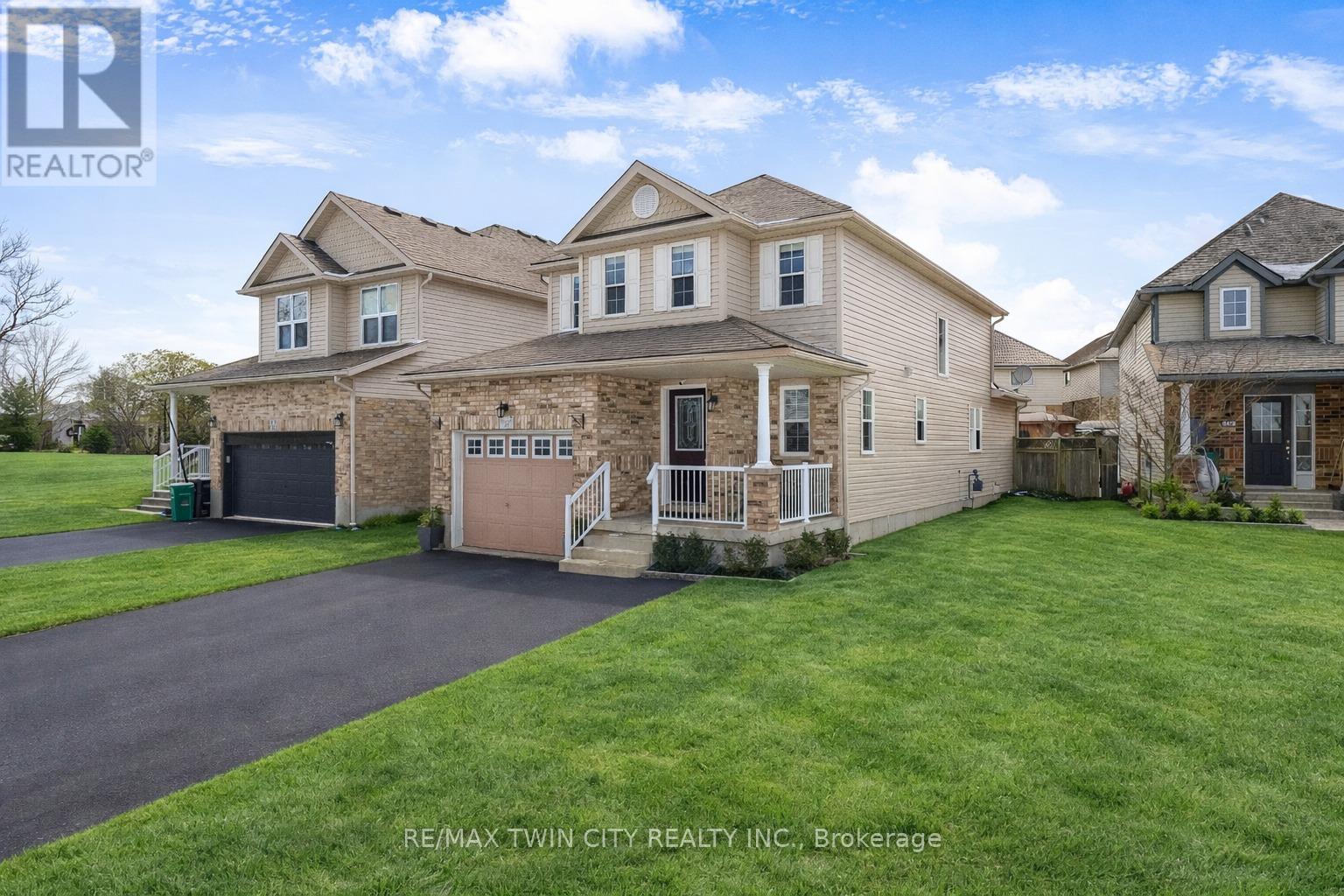 505 Snowdrop Court, Kitchener, Ontario  N2E 4G4 - Photo 2 - X12820352