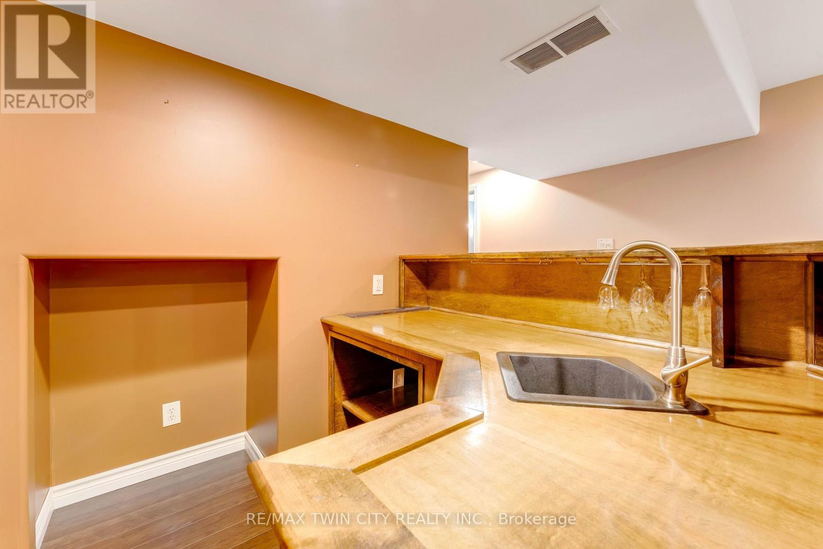 505 Snowdrop Court, Kitchener, Ontario  N2E 4G4 - Photo 31 - X12820352