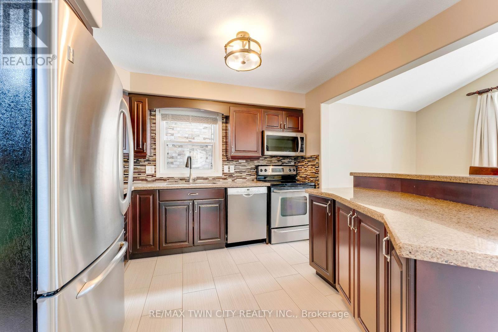 505 Snowdrop Court, Kitchener, Ontario  N2E 4G4 - Photo 7 - X12820352