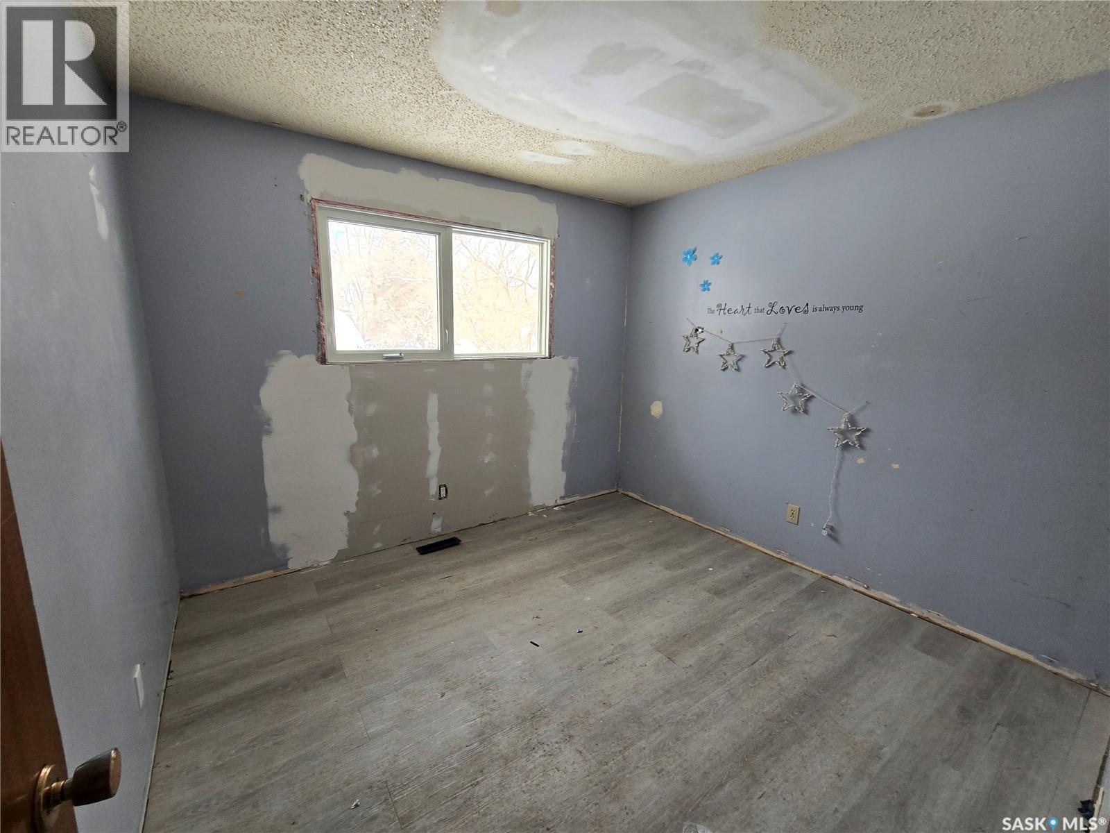 35 James Street, Kisbey, Saskatchewan  S0C 1L0 - Photo 10 - SK029153