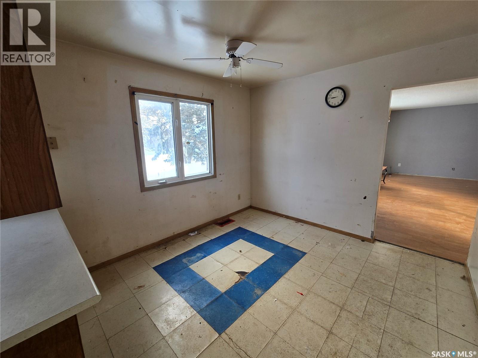 35 James Street, Kisbey, Saskatchewan  S0C 1L0 - Photo 8 - SK029153