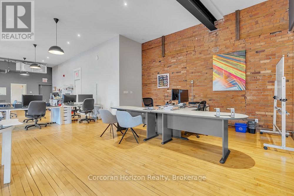 300 - 41 King William Street, Hamilton, Ontario  L8R 1A2 - Photo 9 - X12820428