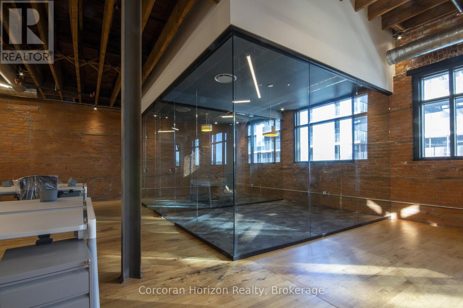 400 - 59 King Street E, Hamilton, Ontario  L8N 1A5 - Photo 9 - X12820494