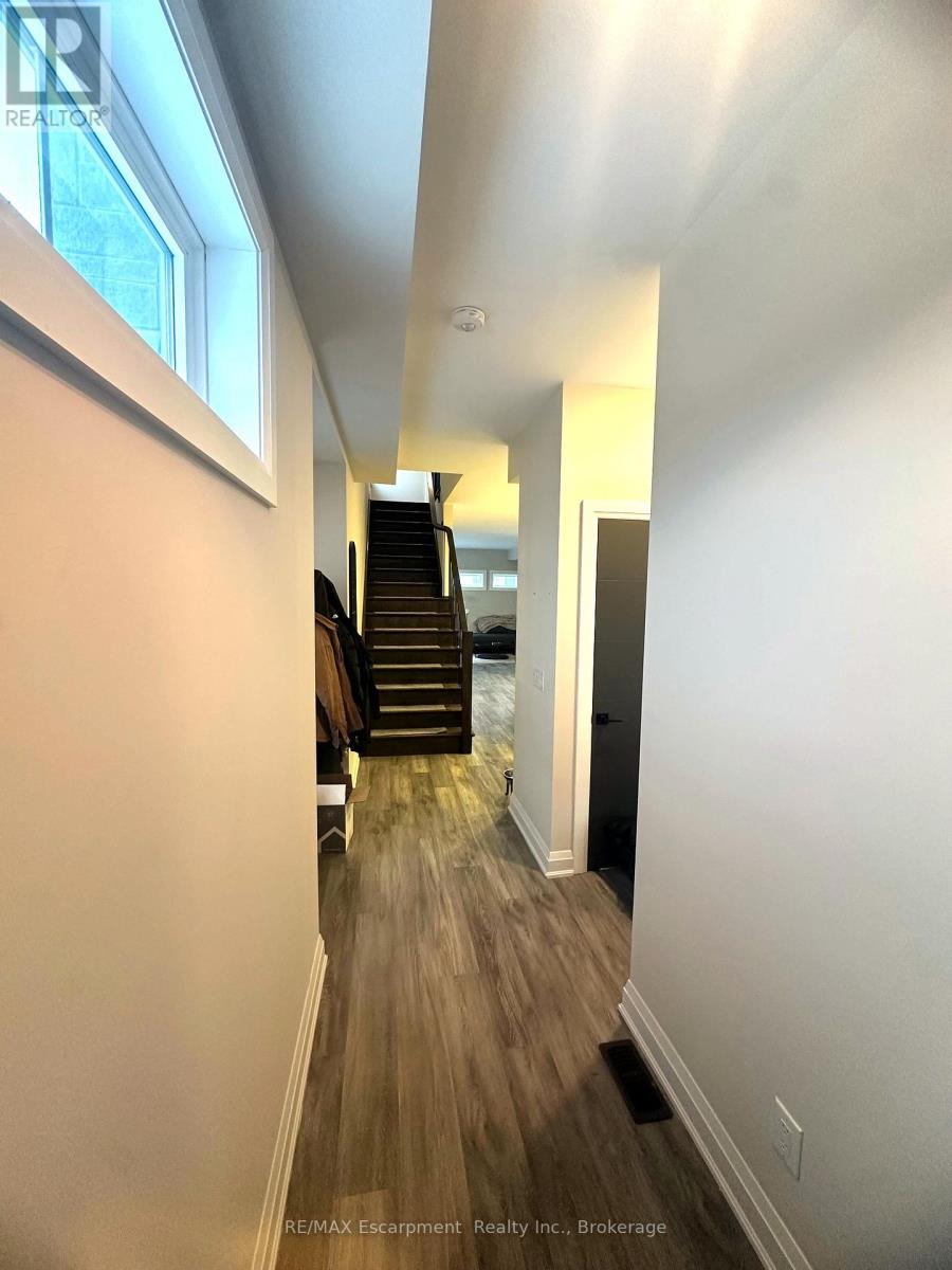 60 Park Avenue, St. Catharines, Ontario  L2P 1R2 - Photo 5 - X12820512