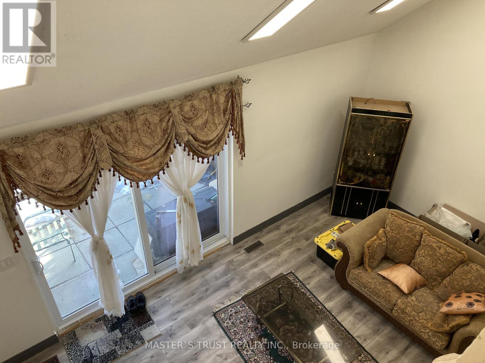 #6 - 374 Driftwood Avenue, Toronto, Ontario  M3N 2P5 - Photo 4 - W12819986