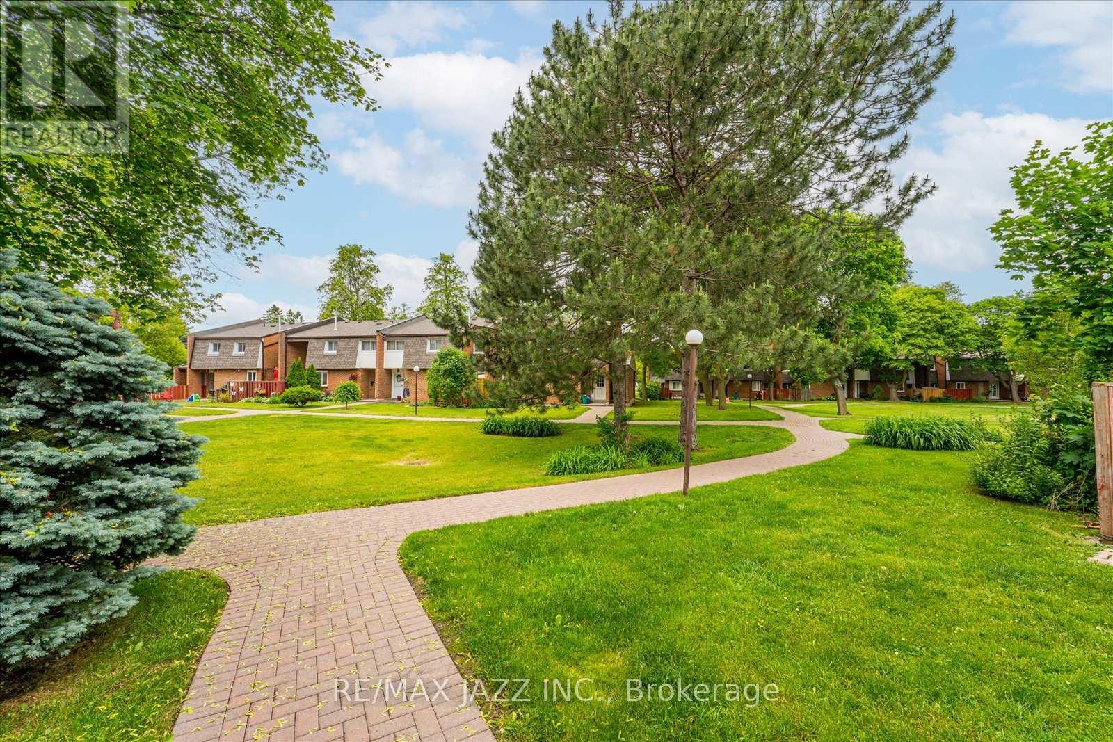 40 - 103 Dovedale Drive, Whitby (Downtown Whitby), Ontario  L1N 1Z7 - Photo 11 - E12820186