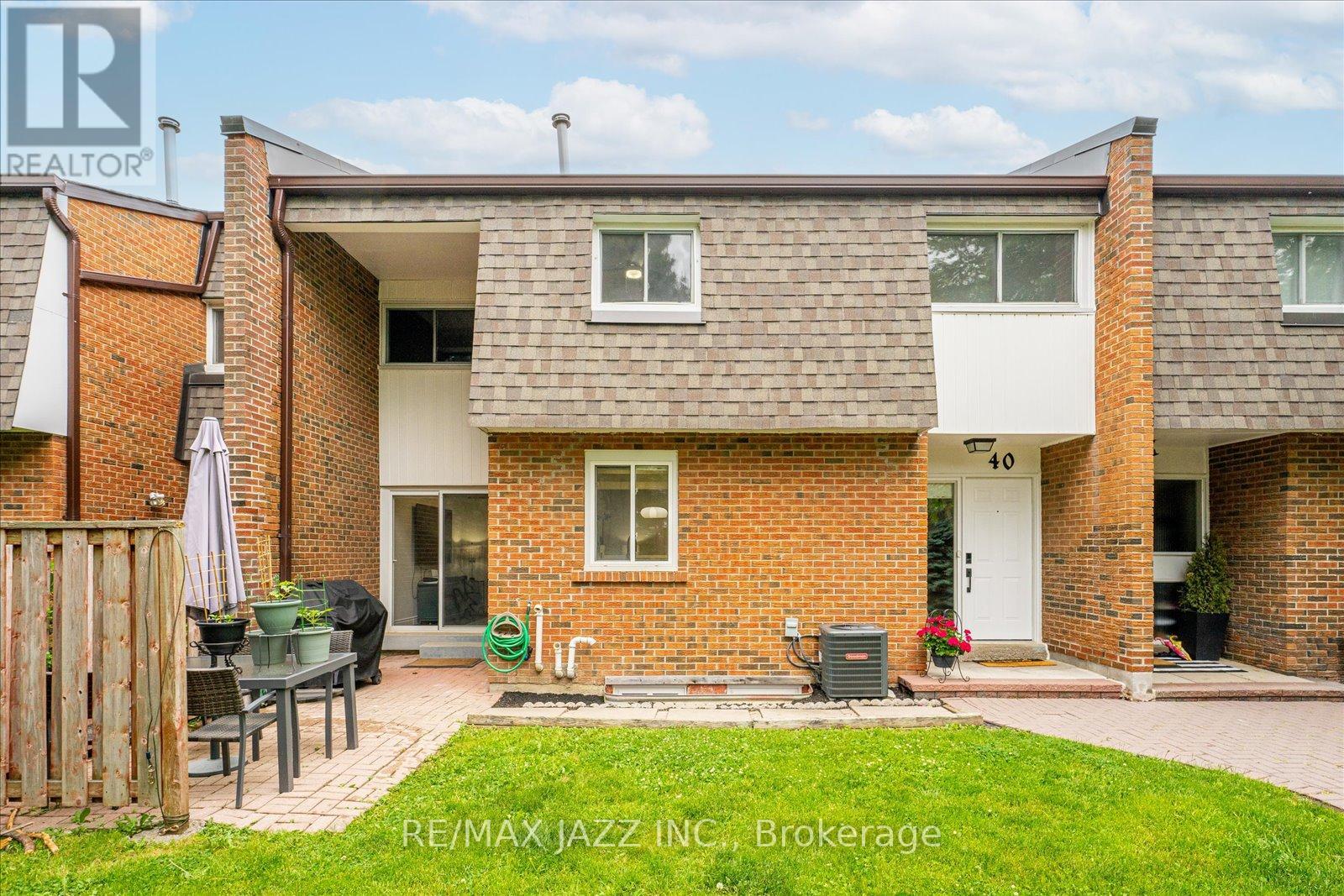 40 - 103 Dovedale Drive, Whitby (Downtown Whitby), Ontario  L1N 1Z7 - Photo 2 - E12820186