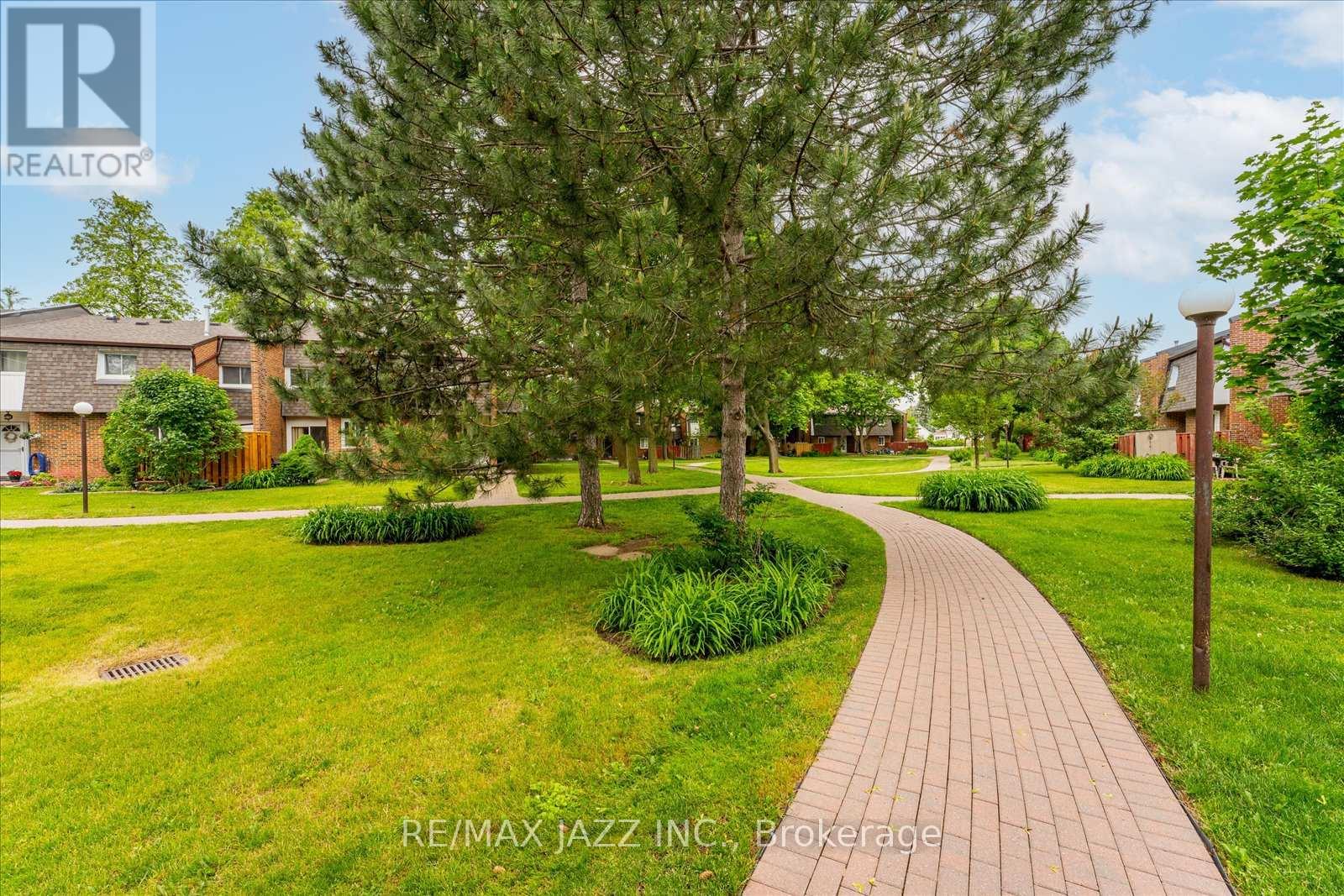 40 - 103 Dovedale Drive, Whitby (Downtown Whitby), Ontario  L1N 1Z7 - Photo 10 - E12820186