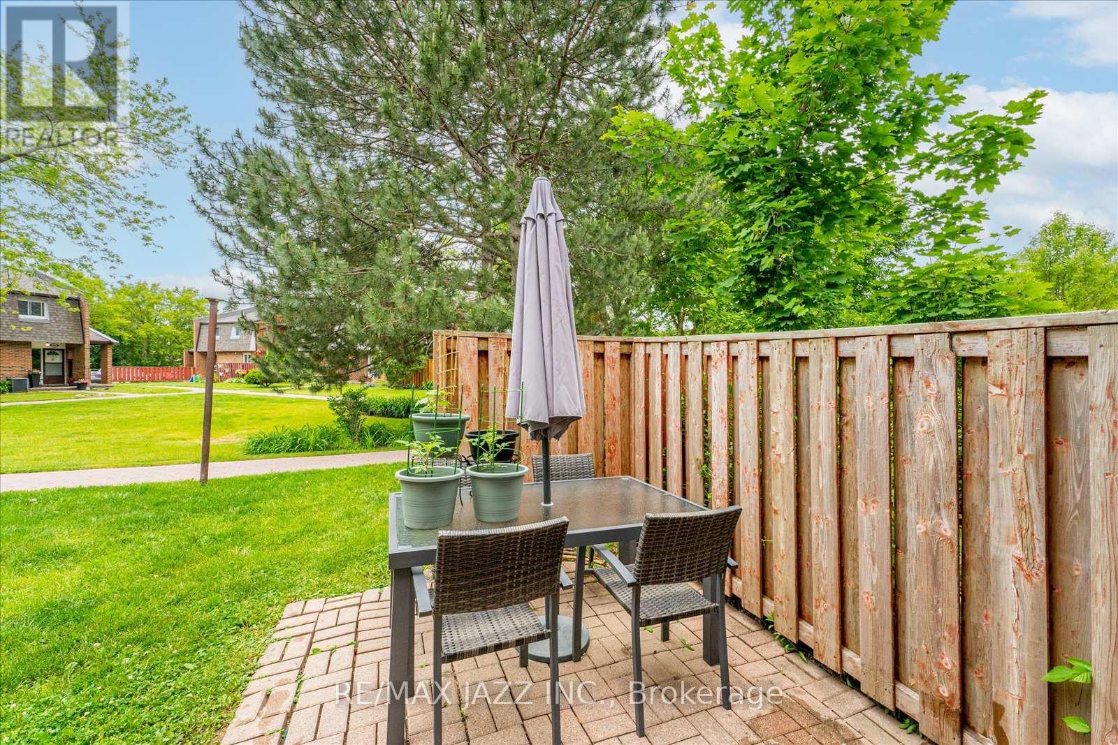 40 - 103 Dovedale Drive, Whitby (Downtown Whitby), Ontario  L1N 1Z7 - Photo 7 - E12820186