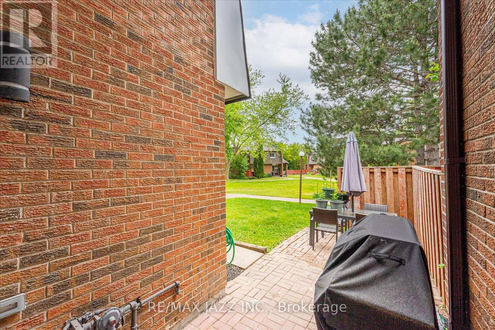 40 - 103 Dovedale Drive, Whitby (Downtown Whitby), Ontario  L1N 1Z7 - Photo 6 - E12820186