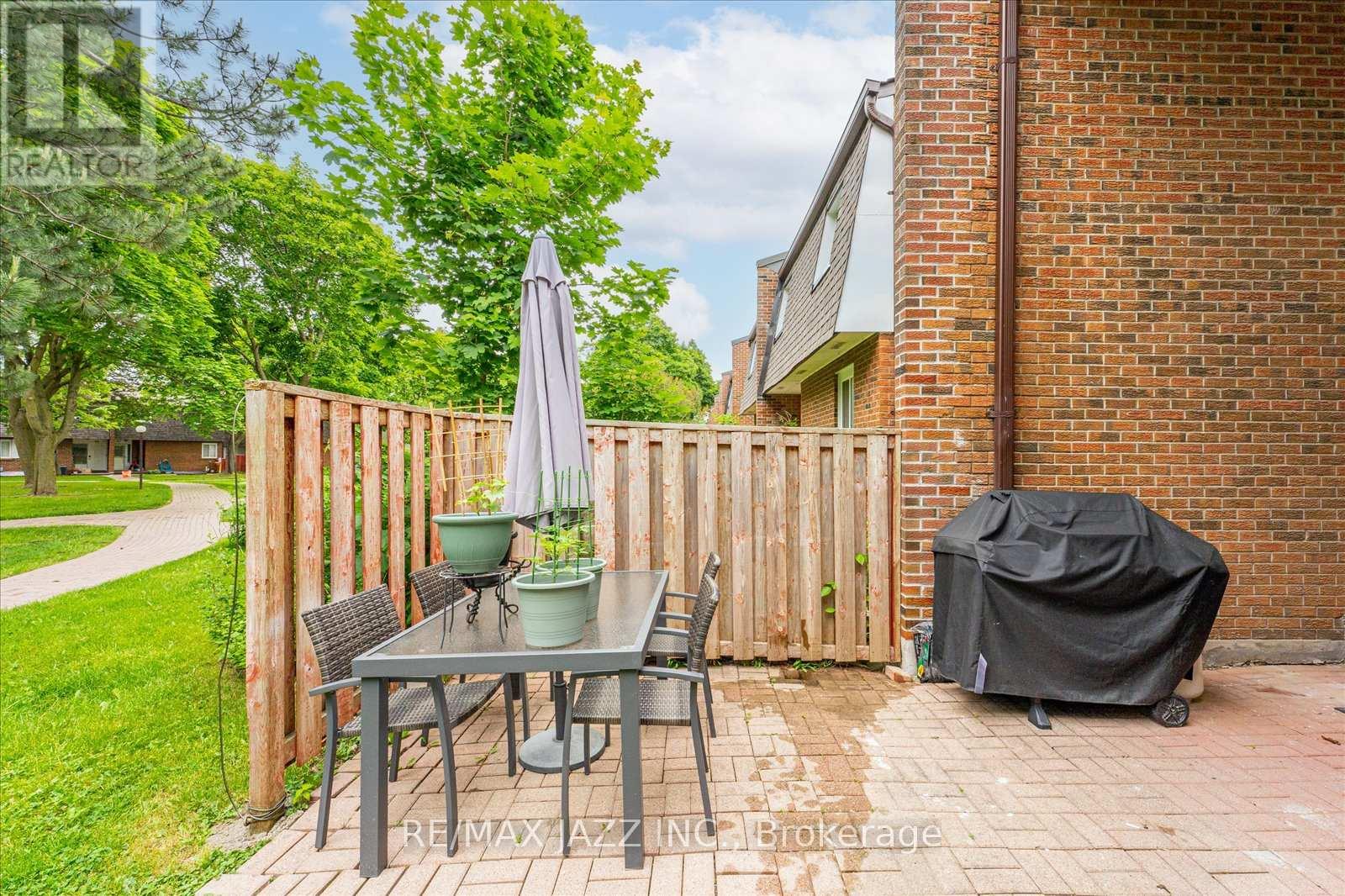 40 - 103 Dovedale Drive, Whitby (Downtown Whitby), Ontario  L1N 1Z7 - Photo 8 - E12820186