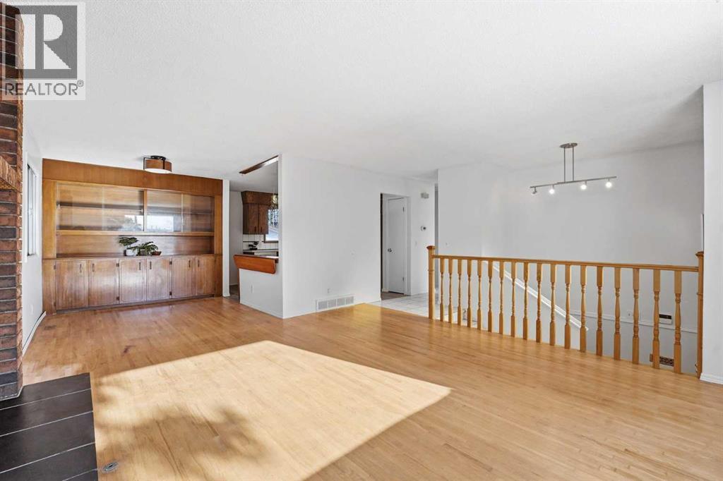 5720 Madigan Drive Ne, Calgary, Alberta  T2A 4P5 - Photo 5 - A2287526