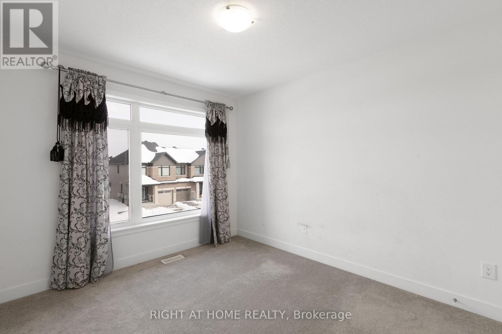 613 Rathburn Lane, Ottawa, Ontario  K1T 0V7 - Photo 15 - X12820492