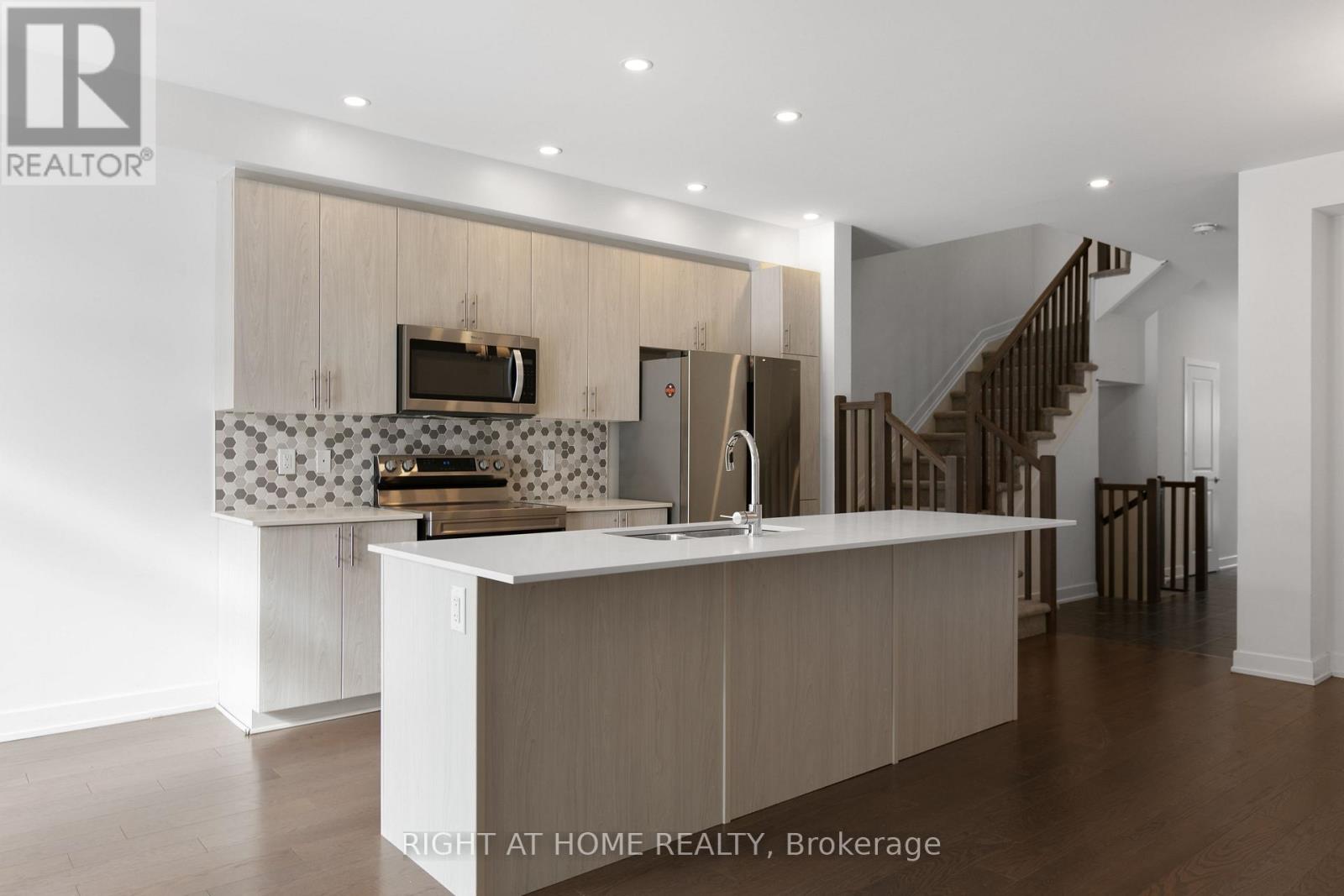 613 Rathburn Lane, Ottawa, Ontario  K1T 0V7 - Photo 7 - X12820492