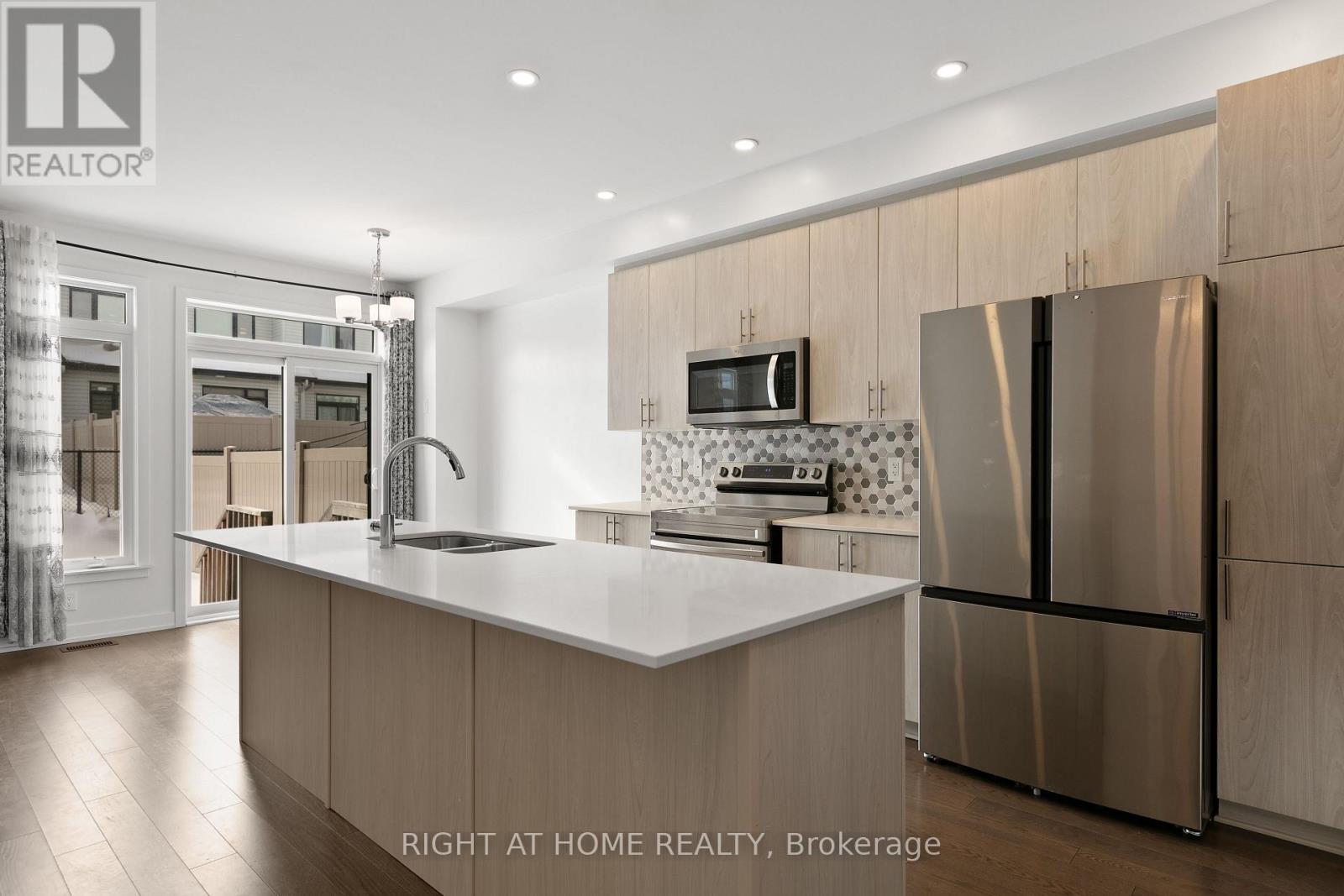 613 Rathburn Lane, Ottawa, Ontario  K1T 0V7 - Photo 8 - X12820492