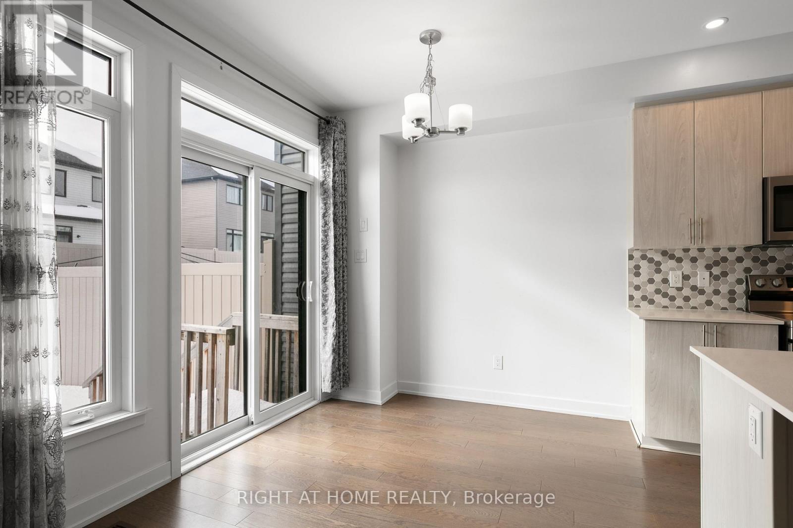 613 Rathburn Lane, Ottawa, Ontario  K1T 0V7 - Photo 9 - X12820492