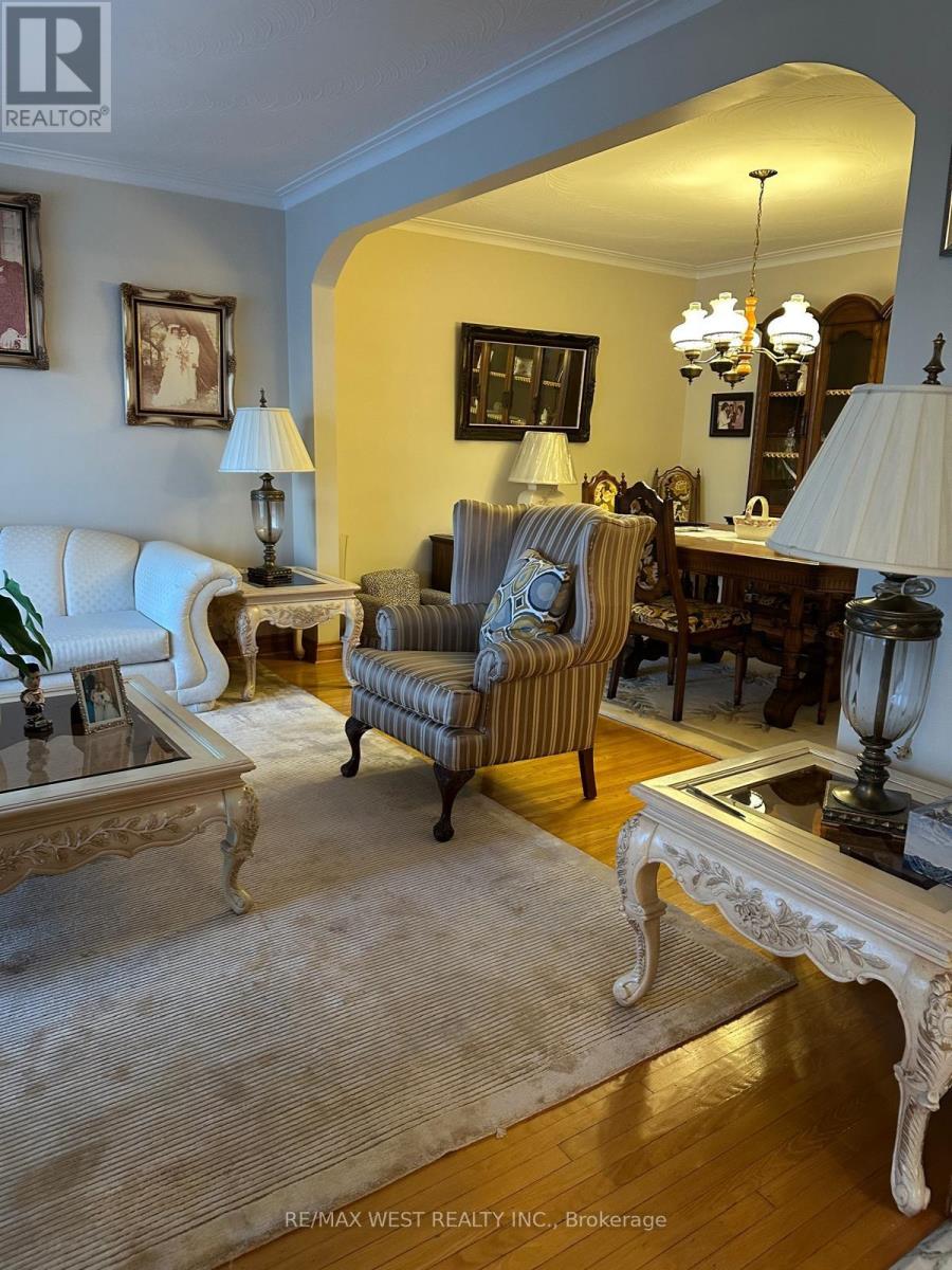 74 Elana Drive, Toronto, Ontario  M3N 2C2 - Photo 13 - W12819842