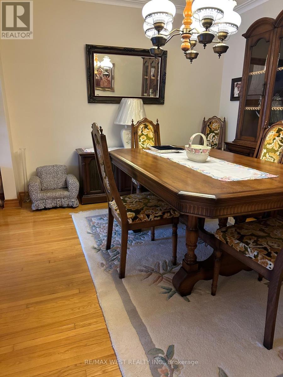 74 Elana Drive, Toronto, Ontario  M3N 2C2 - Photo 11 - W12819842