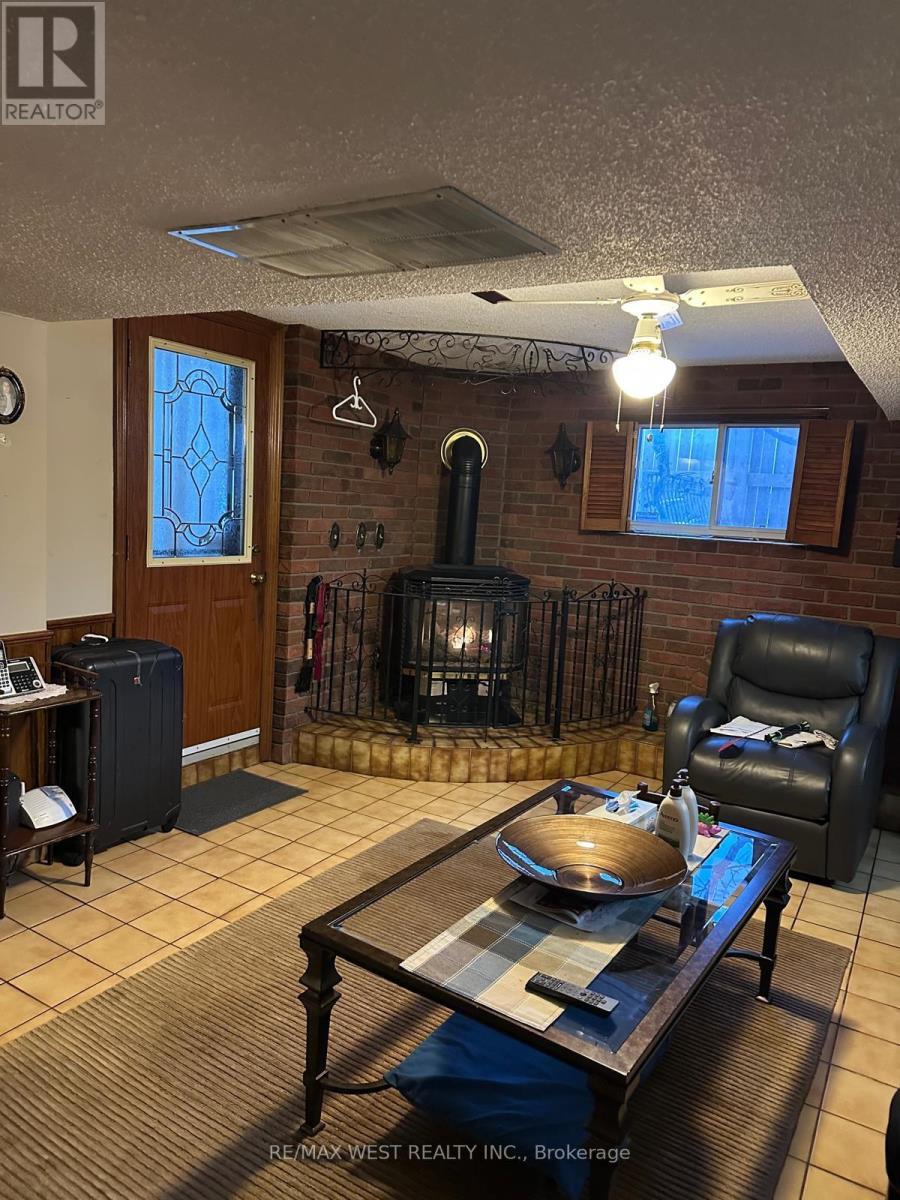 74 Elana Drive, Toronto, Ontario  M3N 2C2 - Photo 25 - W12819842