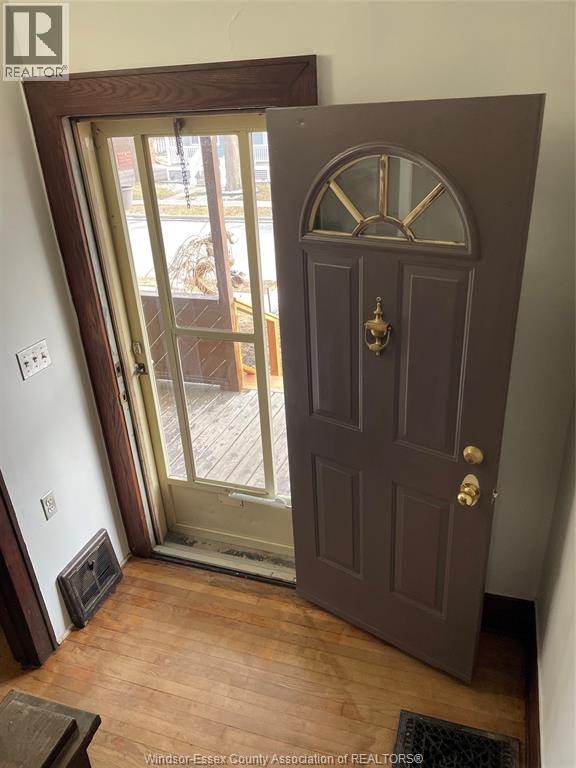 570 Pine Street, Windsor, Ontario  N9A 6E5 - Photo 3 - 26003991