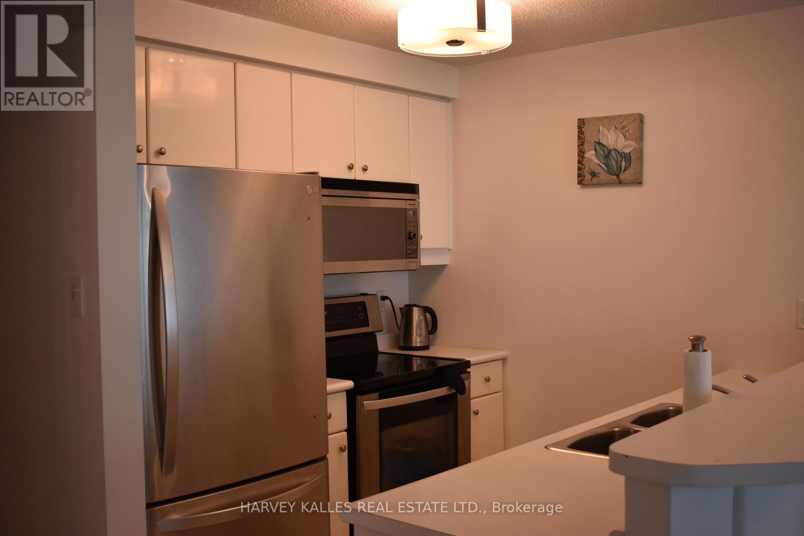 705 - 10 Yonge Street, Toronto, Ontario  M5J 1R4 - Photo 2 - C12820446