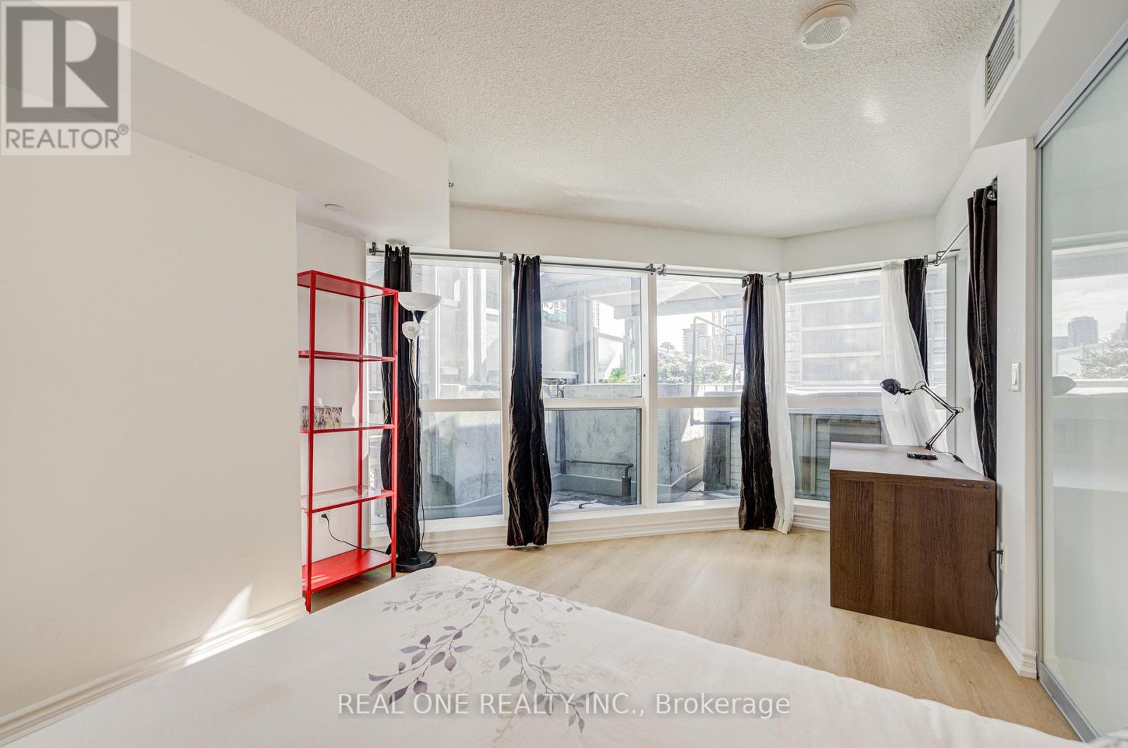 1408 - 386 Yonge Street, Toronto, Ontario  M5B 0A5 - Photo 17 - C12820474