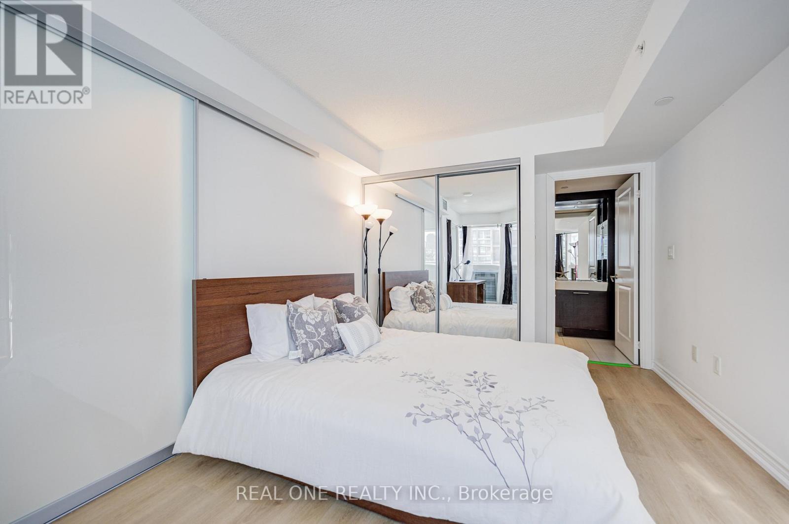 1408 - 386 Yonge Street, Toronto, Ontario  M5B 0A5 - Photo 22 - C12820474