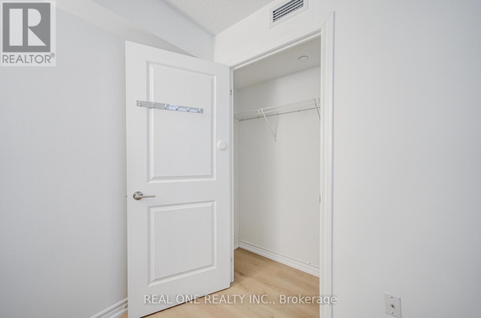 1408 - 386 Yonge Street, Toronto, Ontario  M5B 0A5 - Photo 28 - C12820474