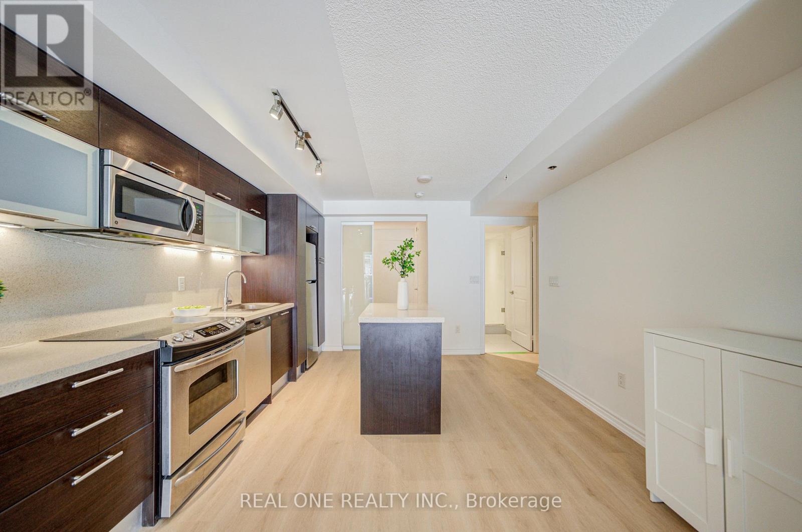 1408 - 386 Yonge Street, Toronto, Ontario  M5B 0A5 - Photo 8 - C12820474