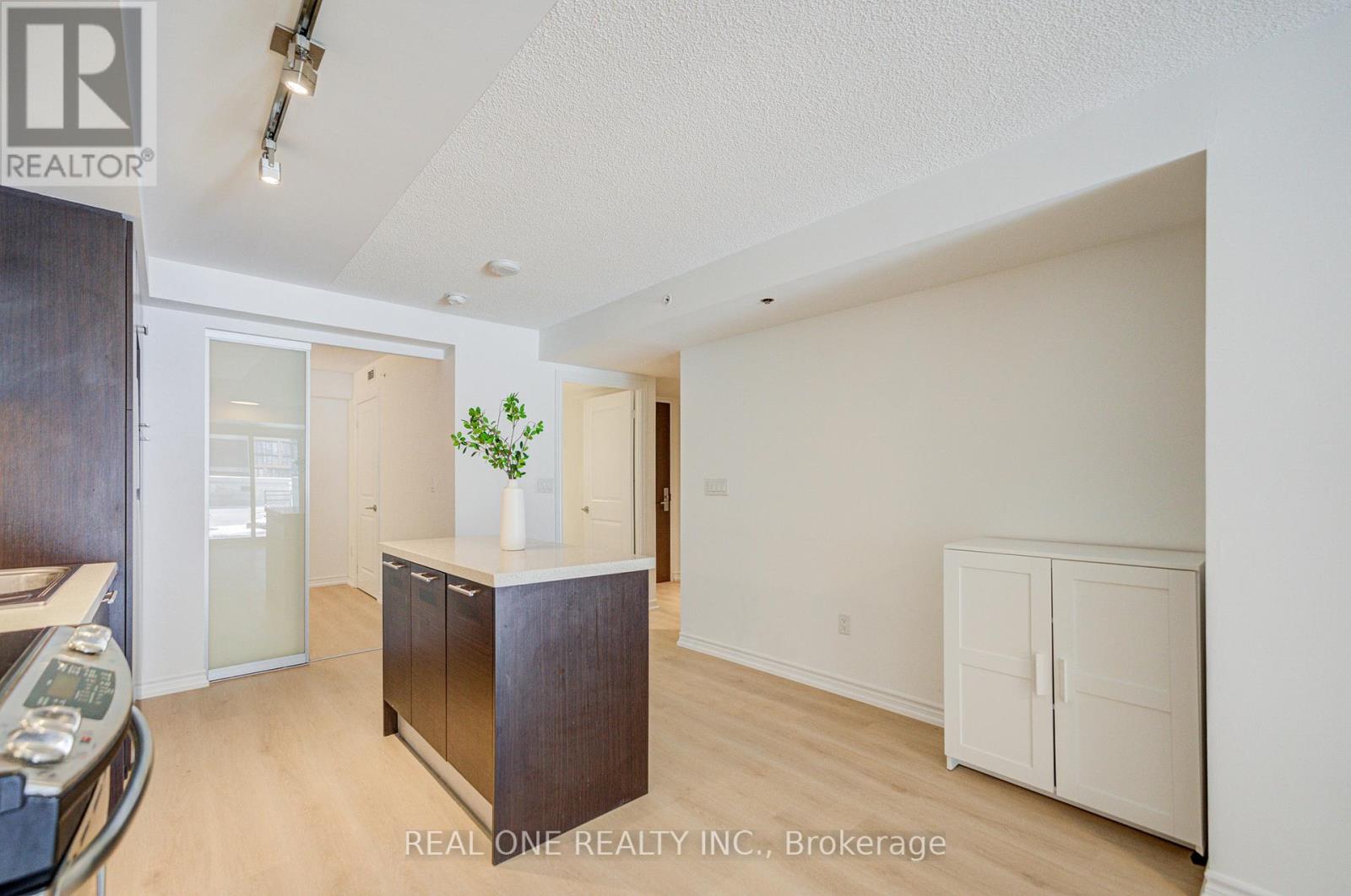 1408 - 386 Yonge Street, Toronto, Ontario  M5B 0A5 - Photo 9 - C12820474