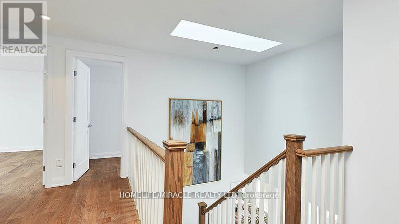 Upper - 157 Valeria Boulevard, Vaughan, Ontario  L4L 6W4 - Photo 18 - N12820496