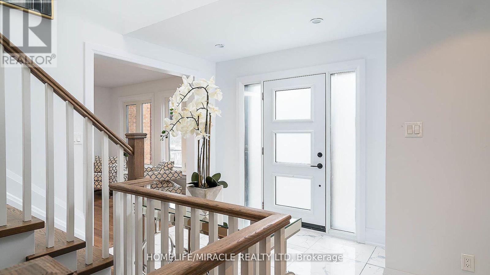 Upper - 157 Valeria Boulevard, Vaughan, Ontario  L4L 6W4 - Photo 3 - N12820496