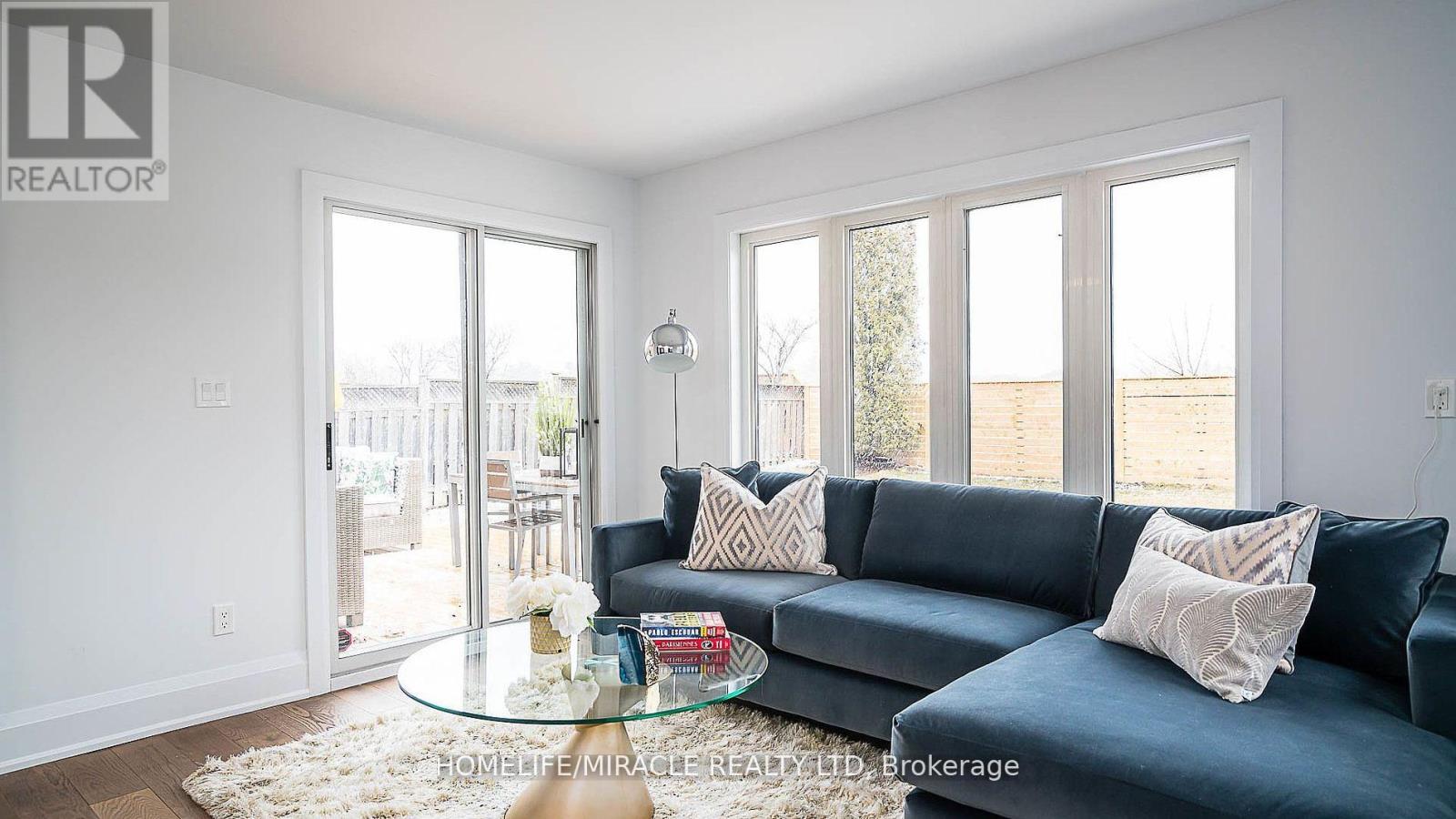 Upper - 157 Valeria Boulevard, Vaughan, Ontario  L4L 6W4 - Photo 6 - N12820496