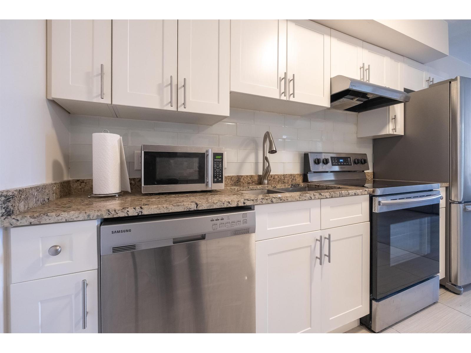 108 15233 Pacific Avenue, White Rock, British Columbia  V4B 1P8 - Photo 8 - R3093327