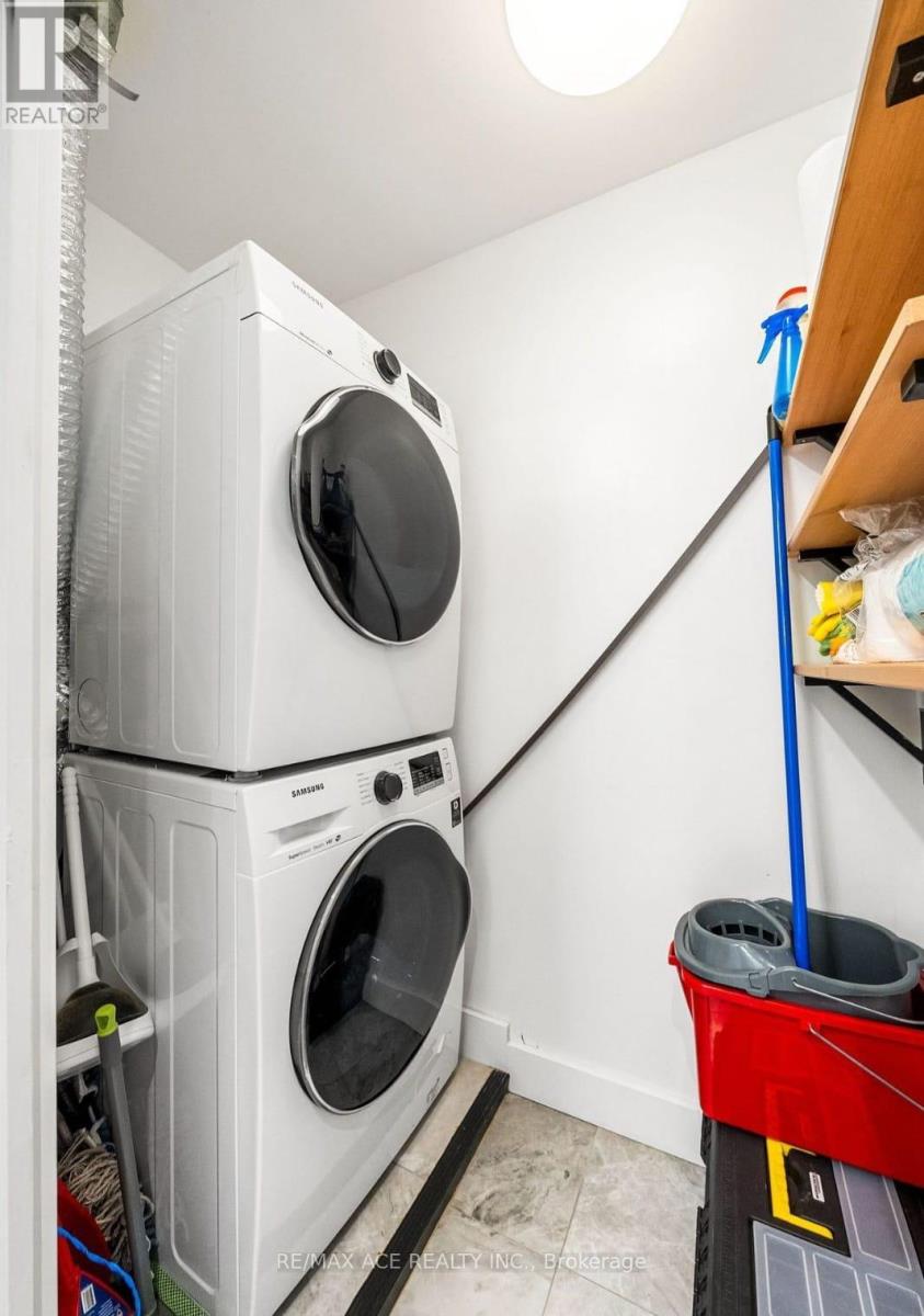 1611 - 285 Enfield Place, Mississauga, Ontario  L5B 3Y6 - Photo 10 - W12820416