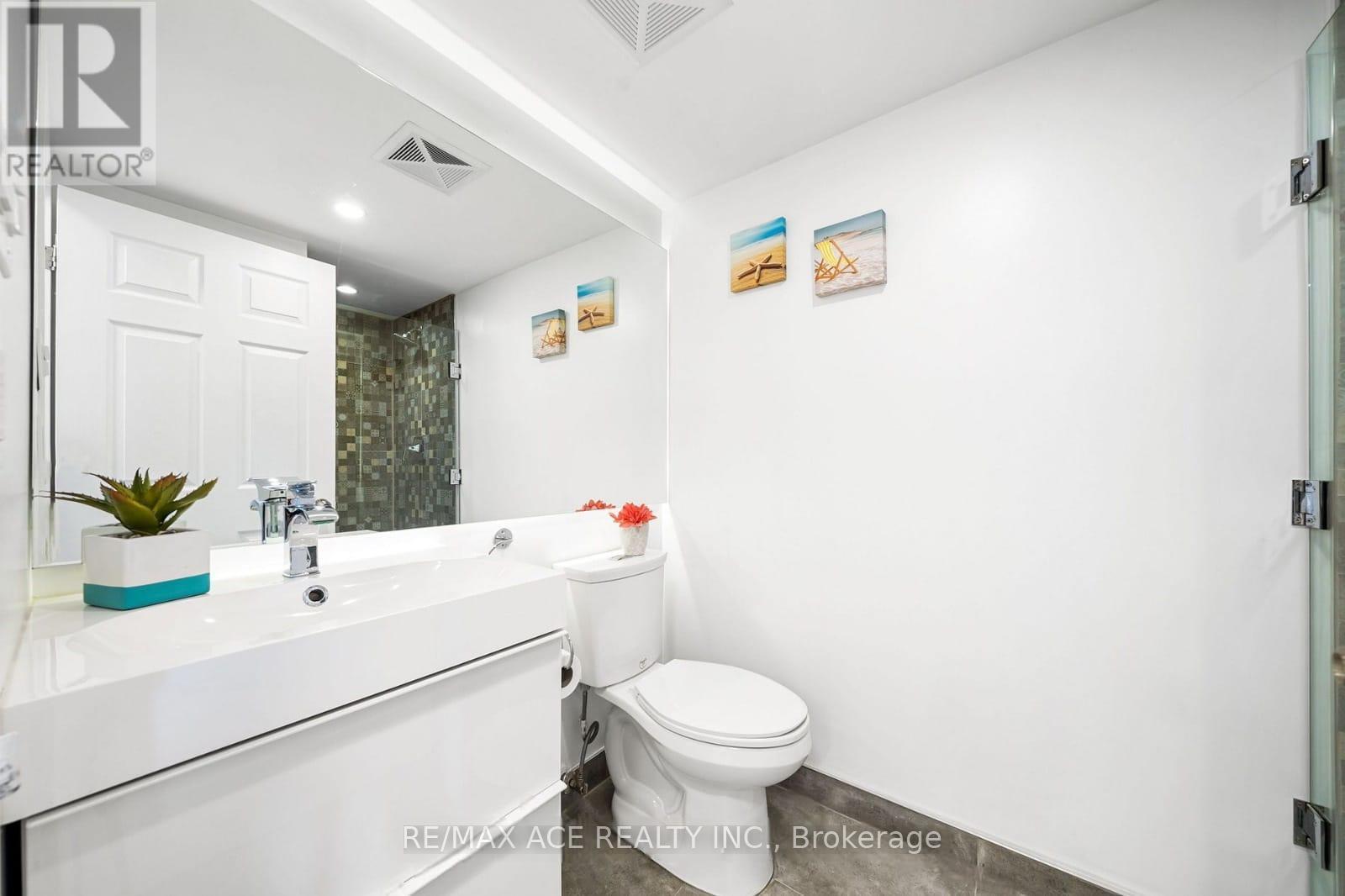 1611 - 285 Enfield Place, Mississauga, Ontario  L5B 3Y6 - Photo 9 - W12820416