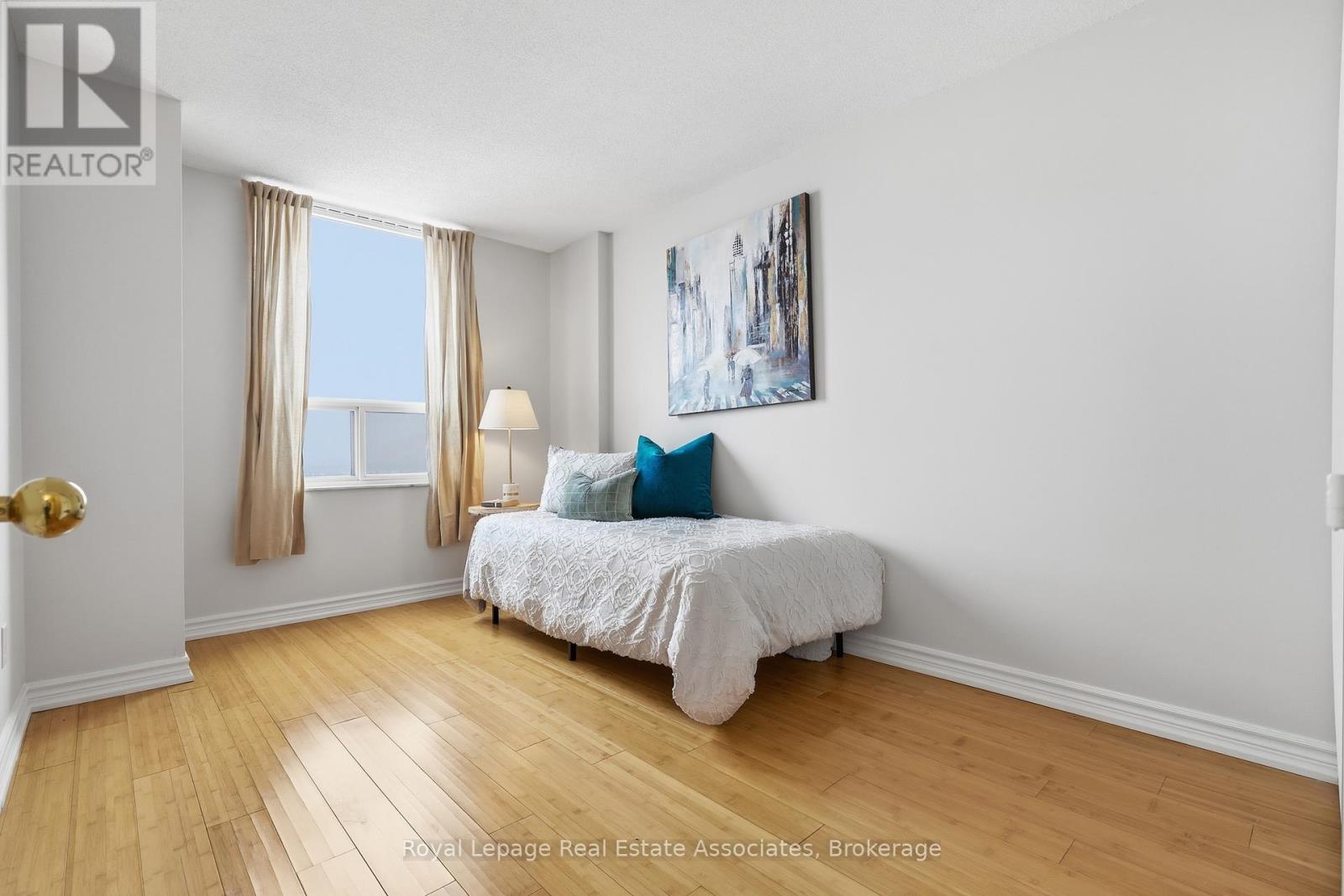 1401 - 10 Malta Avenue, Brampton, Ontario  L6Y 4G6 - Photo 11 - W12820430