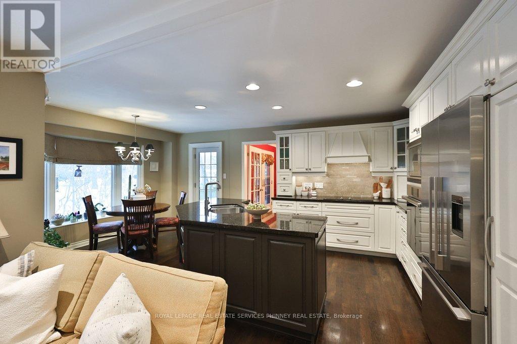 1048 Veroli Court, Mississauga, Ontario  L5H 4B9 - Photo 10 - W12820432